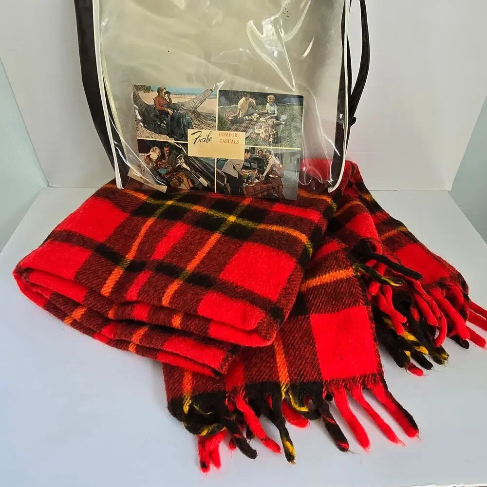 Vintage Faribo Woolen Mill Co Pack a Robe Red Black Plaid Stadium Blanket